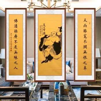 Although the rain is wide, it does not moisten the grass without rootsTeak hanging paintings by calligrapher Dong Zezhu
